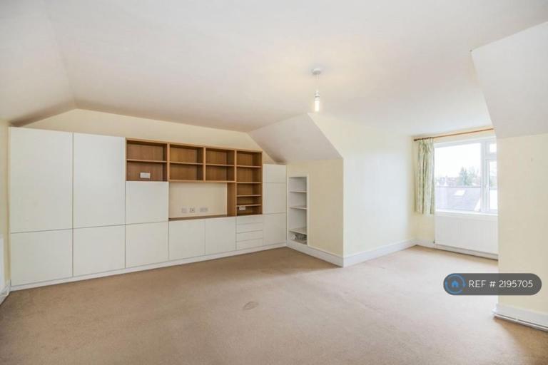 Flat Leigham Court in Greater London