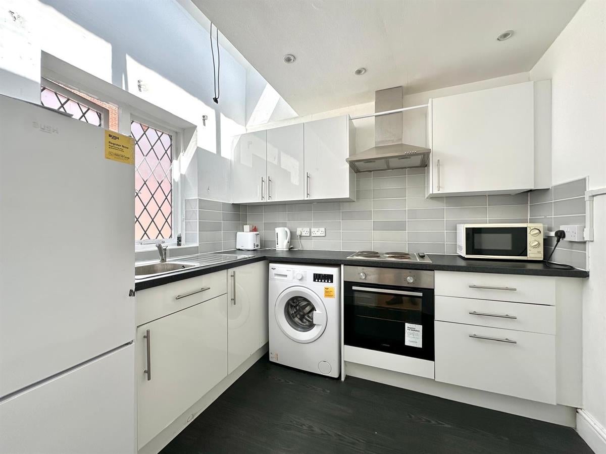 Flat Oakshott Court in Greater London