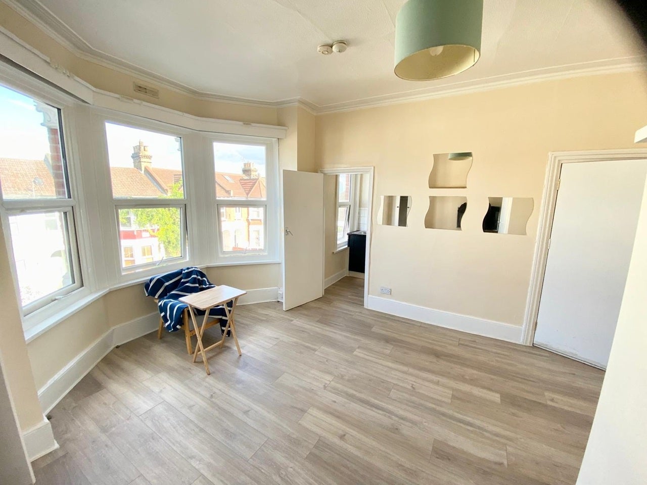 Flat Wightman Road in Greater London