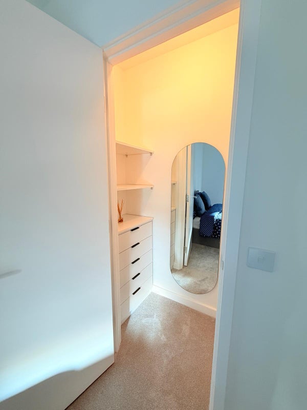 Room Banks Road in Greater London