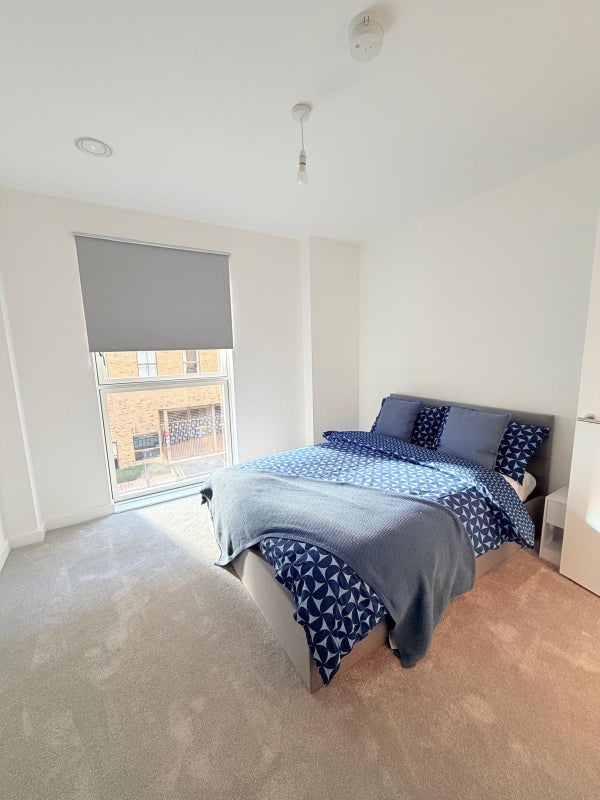 Room Banks Road in Greater London
