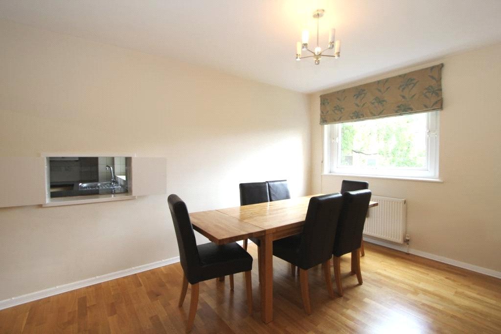 Flat Hillcrest Road in Greater London
