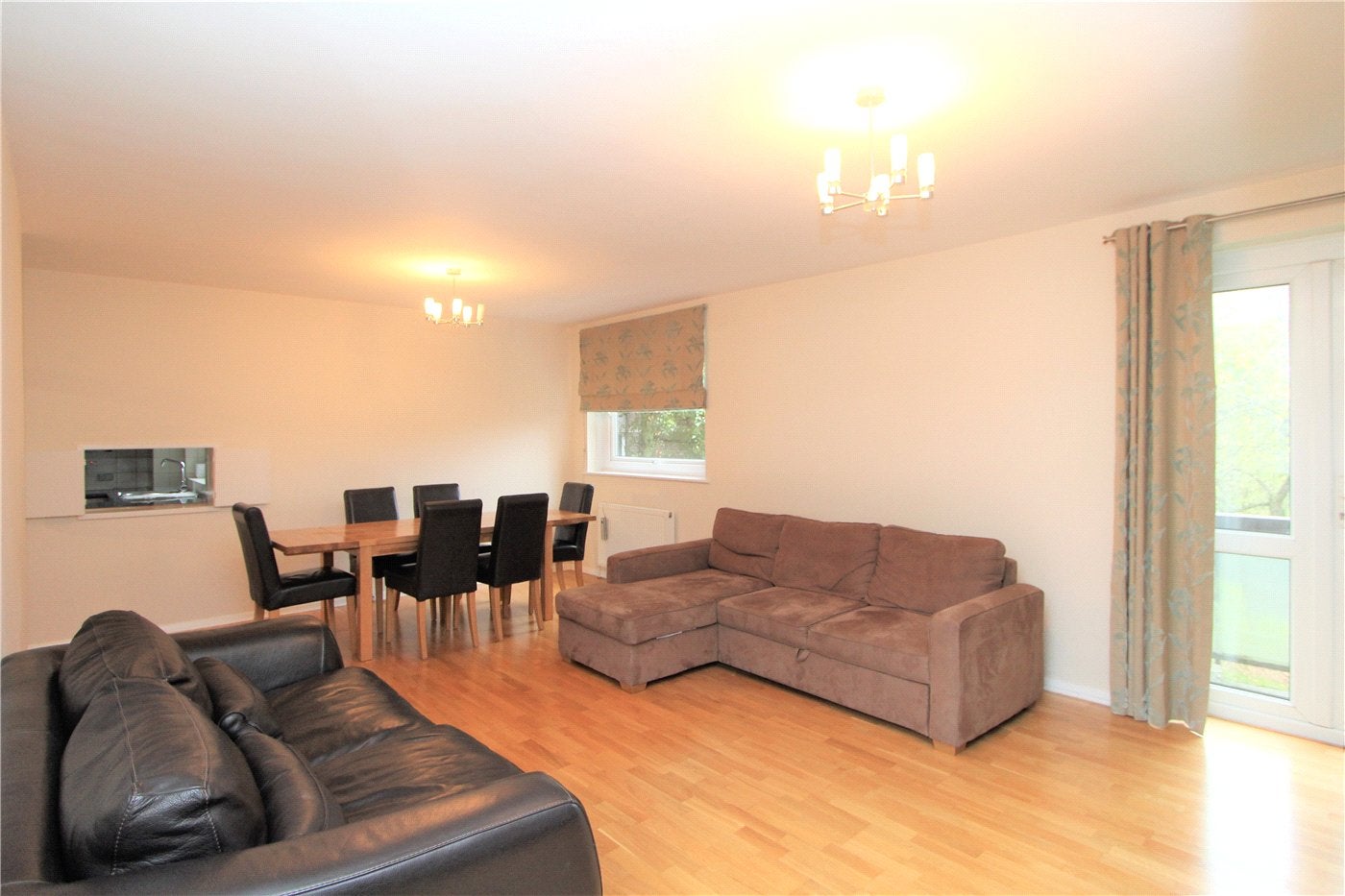 Flat Hillcrest Road in Greater London