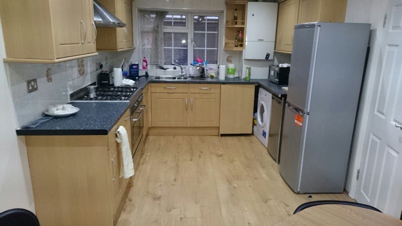 Room Manor Road in Greater London