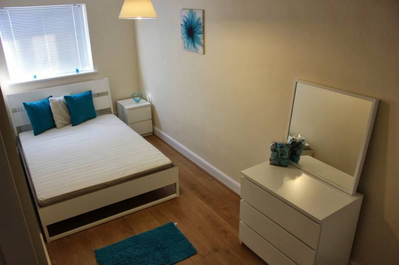 Room Manor Road in Greater London