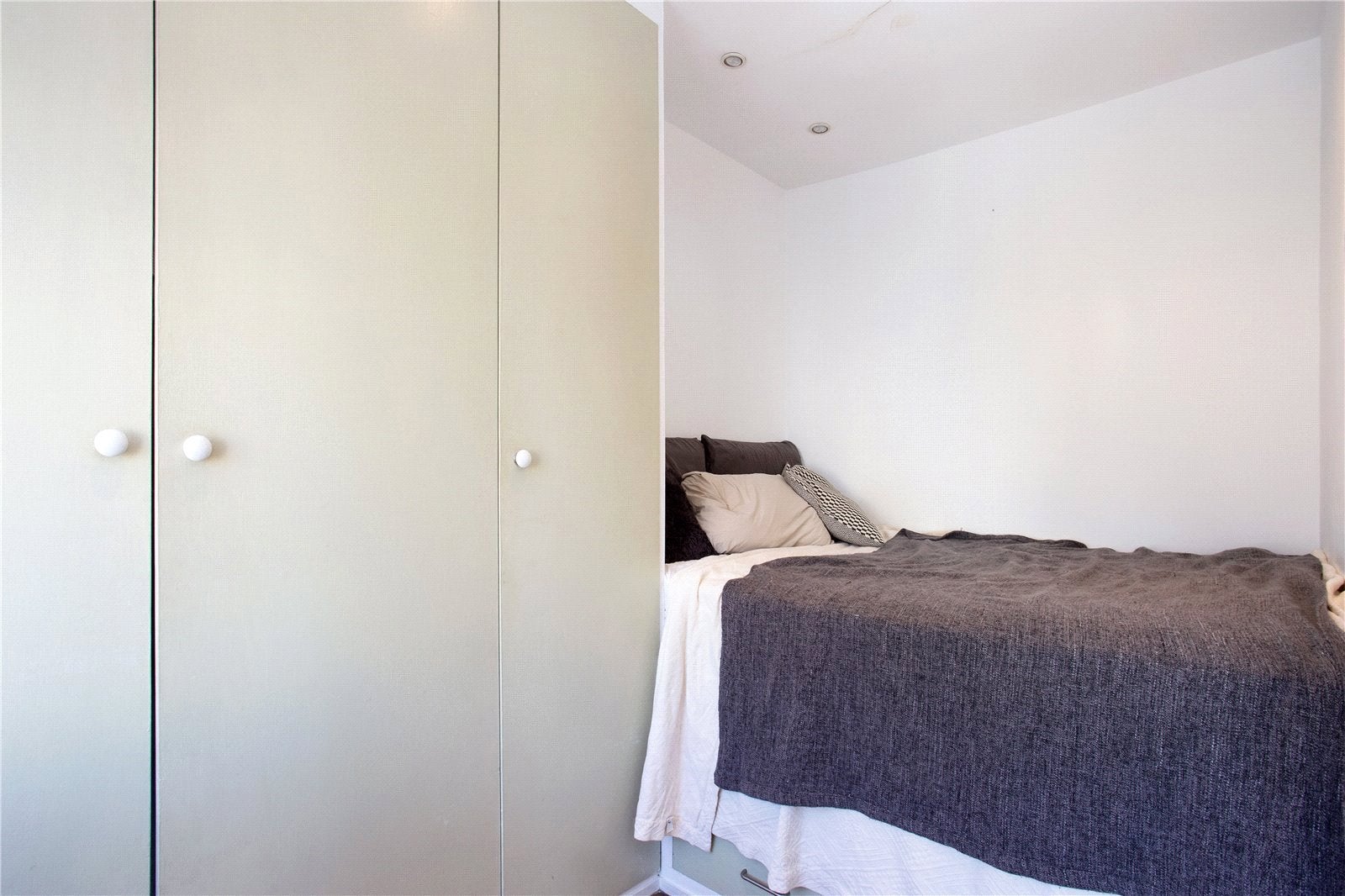 Flat Westbourne Park Road in Greater London
