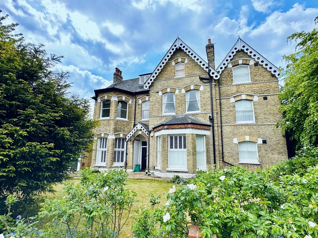 Flat Shortlands Grove in Greater London