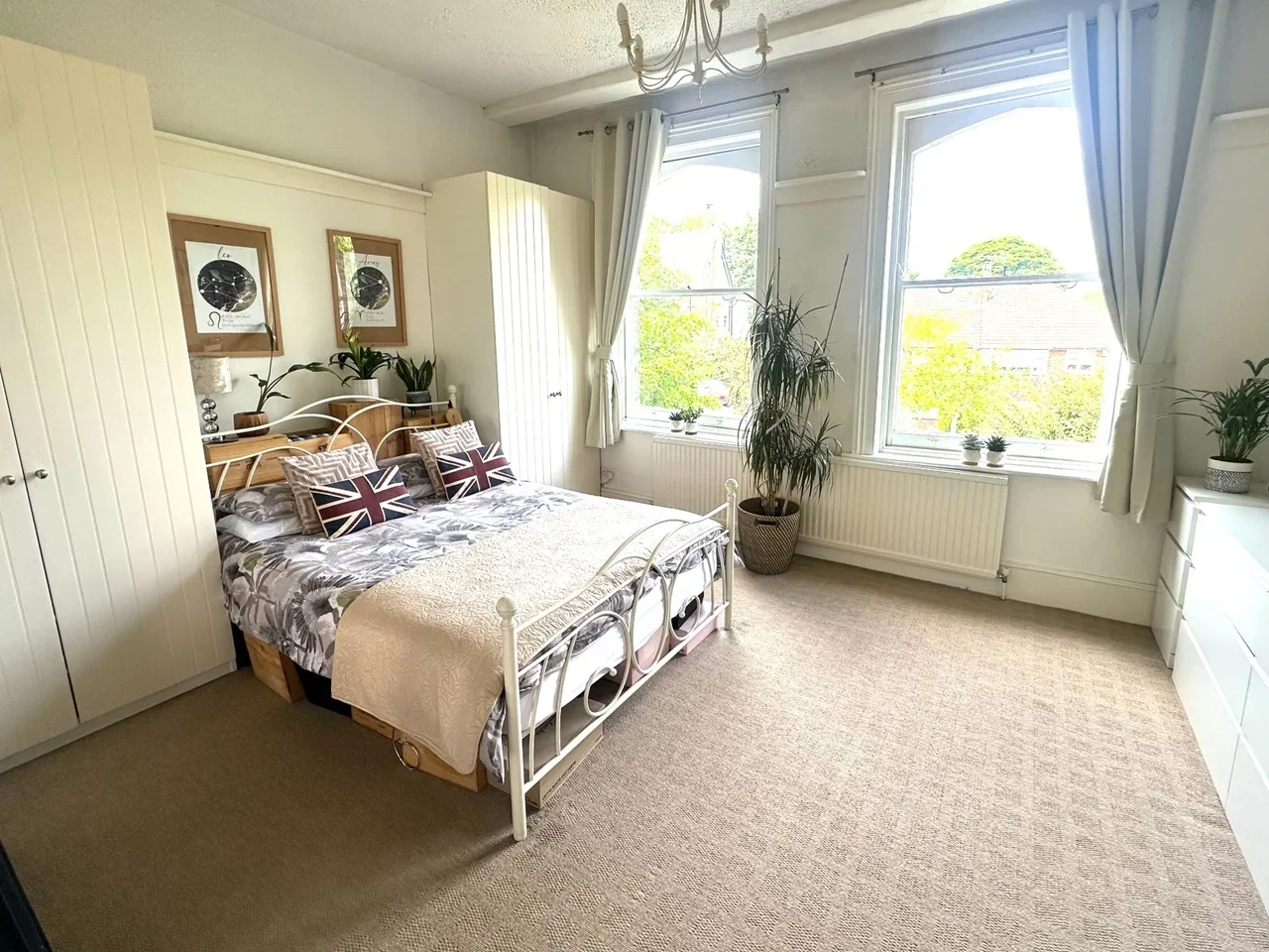 Flat Shortlands Grove in Greater London