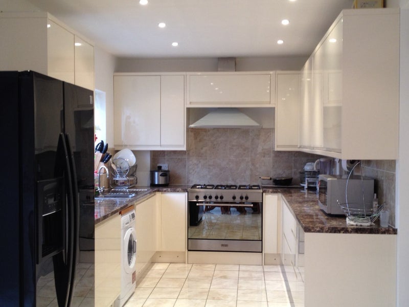 Room Knebworth Avenue in Greater London