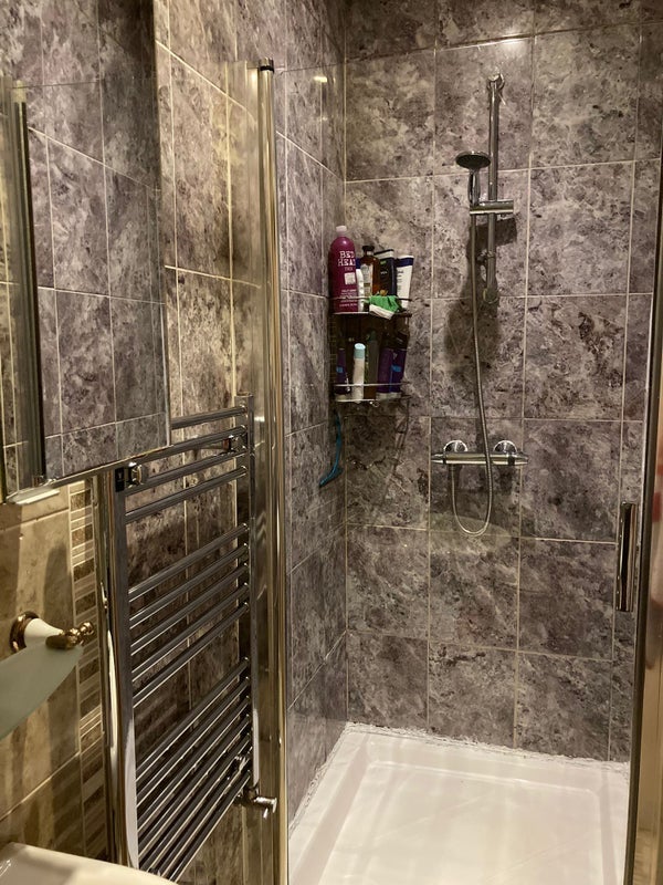Room Knebworth Avenue in Greater London