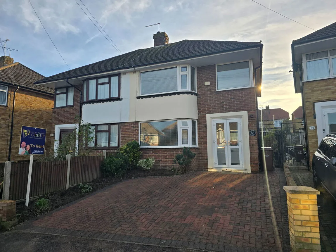 House Northumberland Avenue in Rainham