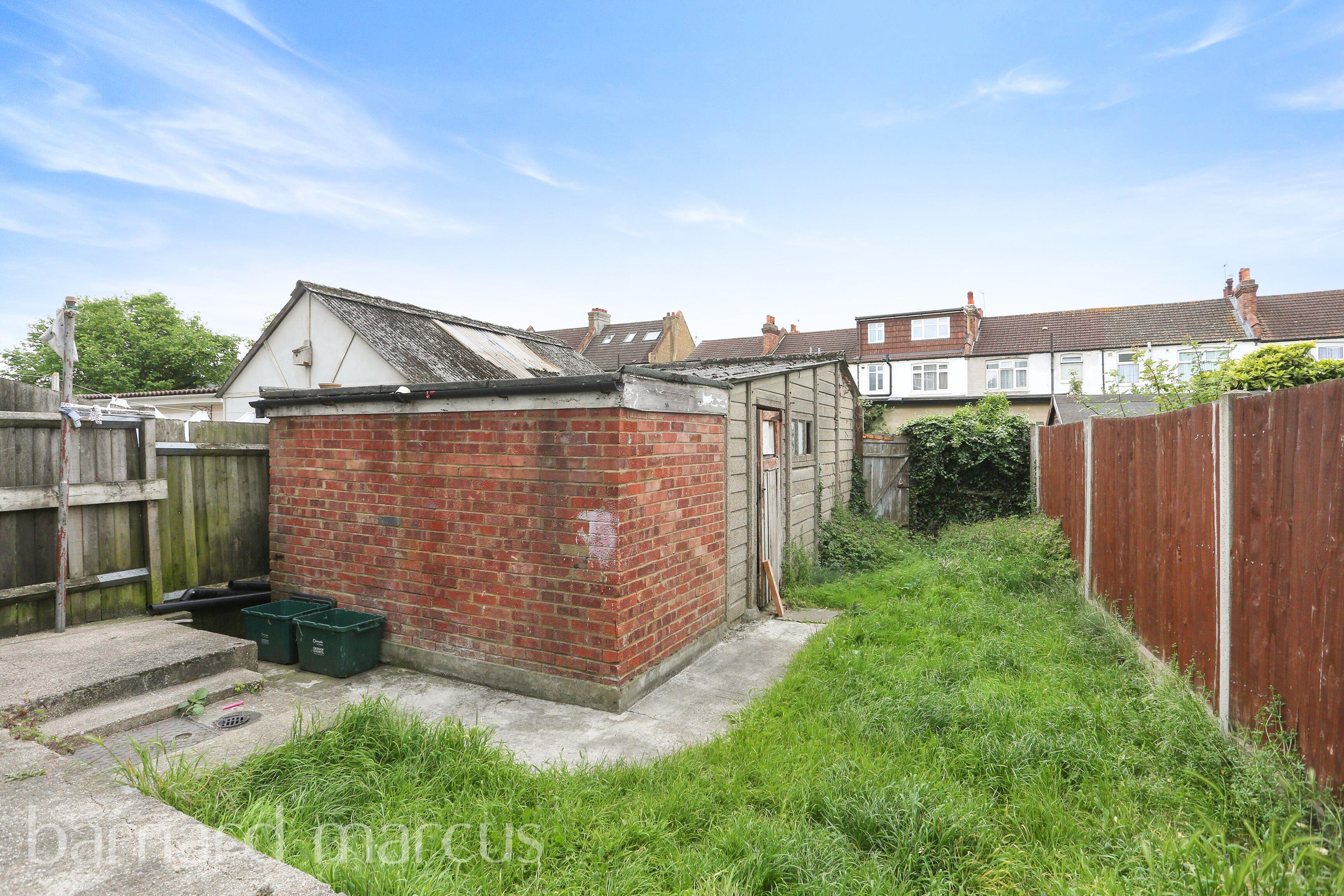 House Fairlands Avenue in Greater London