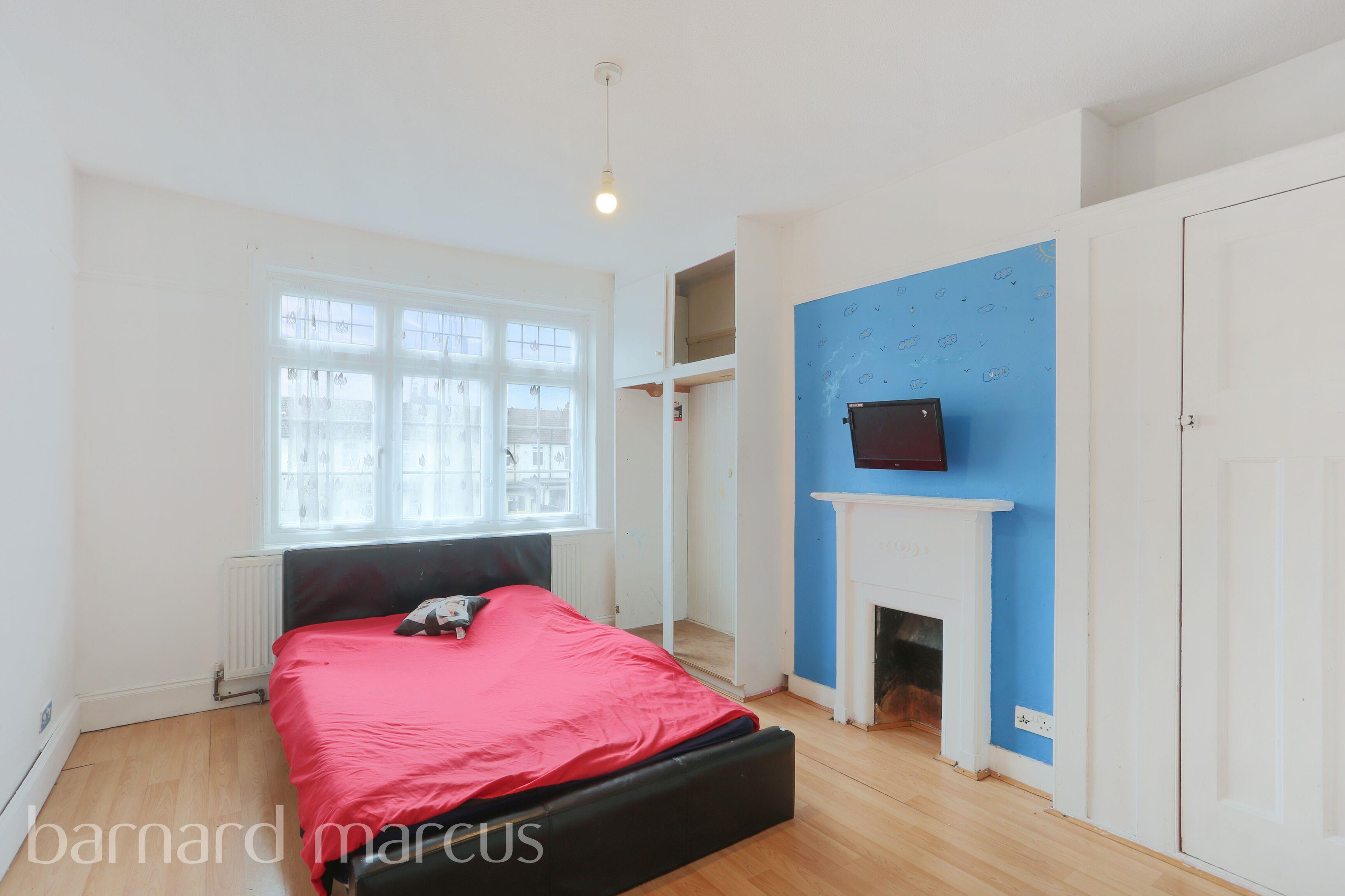 House Fairlands Avenue in Greater London