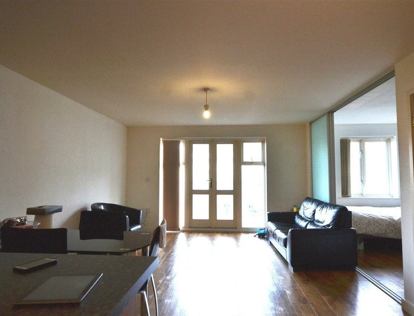 Flat Park Lodge Avenue in Greater London