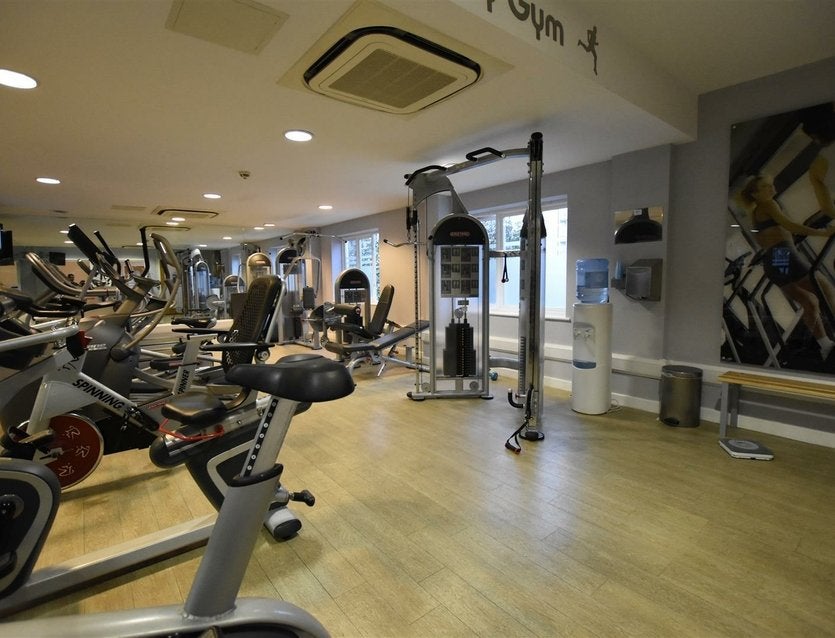 Flat Park Lodge Avenue in Greater London