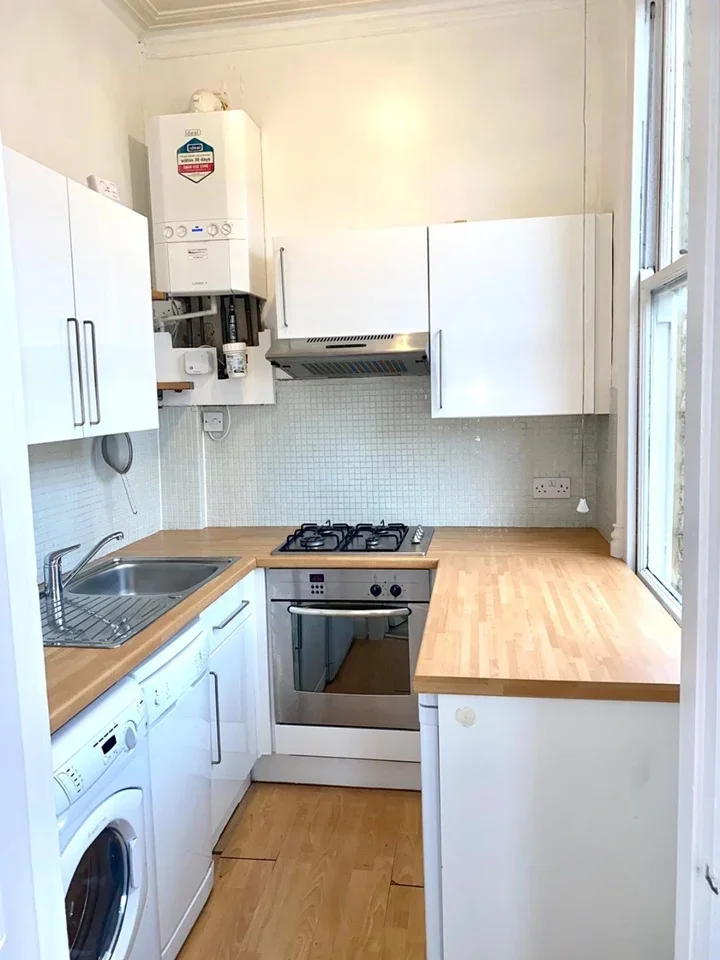 Flat Bonham Road in Greater London
