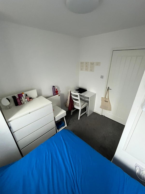 Room Mina Road in Greater London