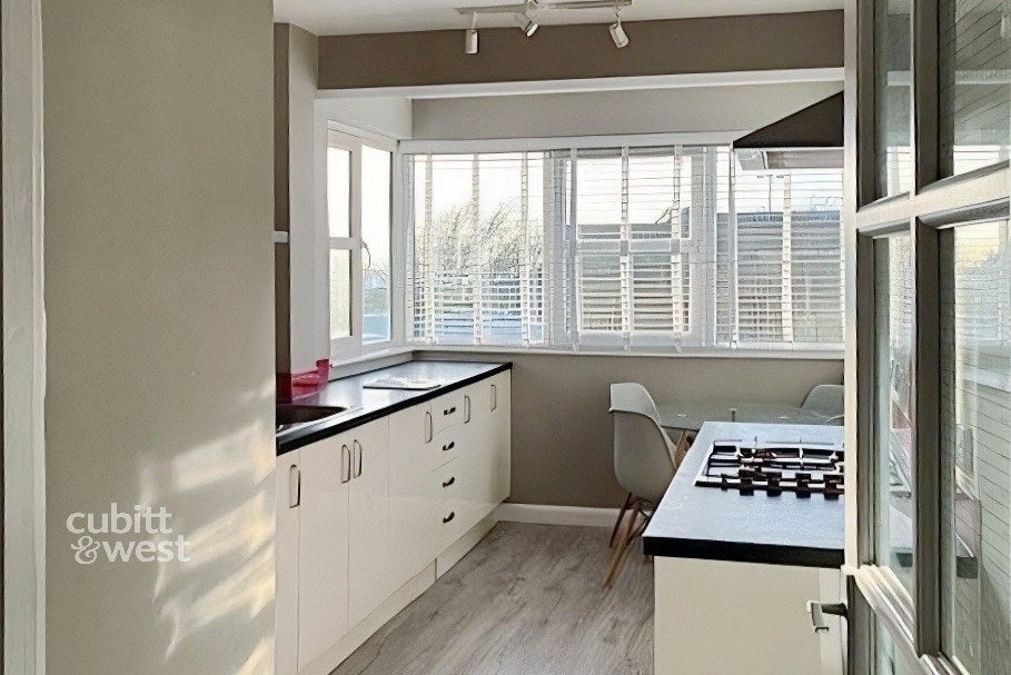 Flat Aldwick Road in Arun