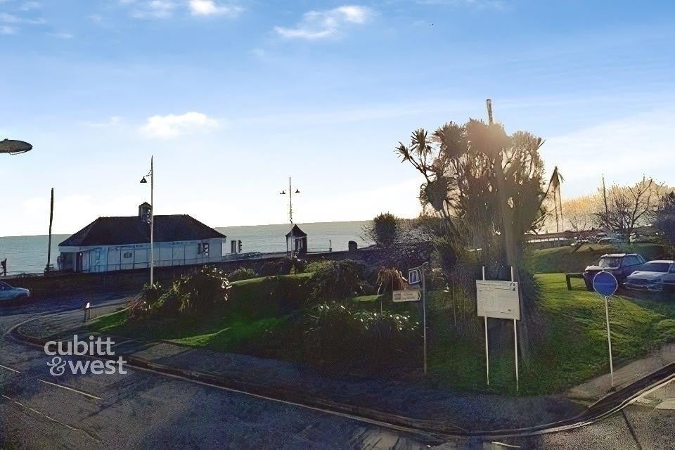 Flat Aldwick Road in Arun