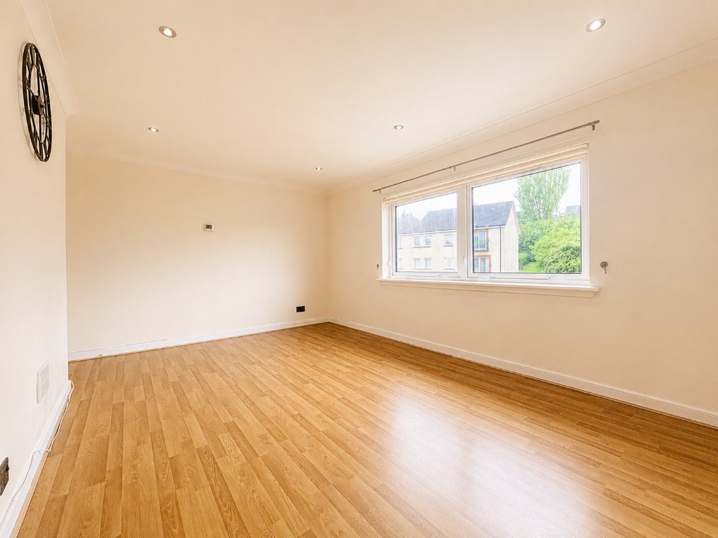 Flat Garry Drive in Elderslie