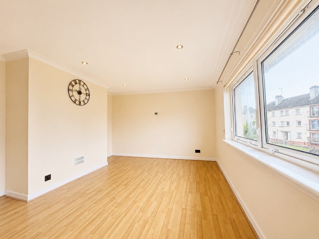 Flat Garry Drive in Elderslie