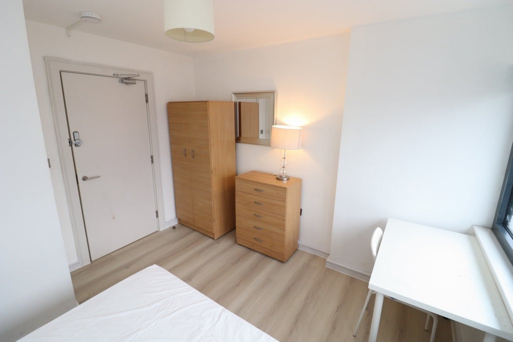 Room Globe Road in Greater London