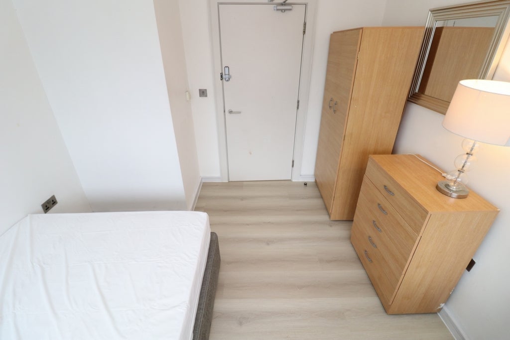 Room Globe Road in Greater London