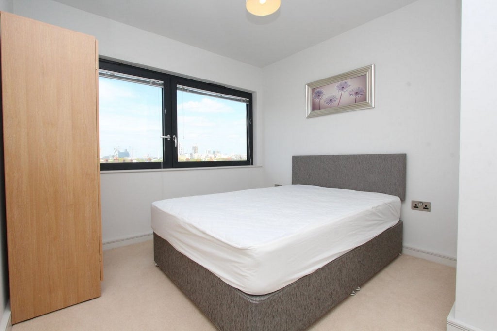 Room Globe Road in Greater London