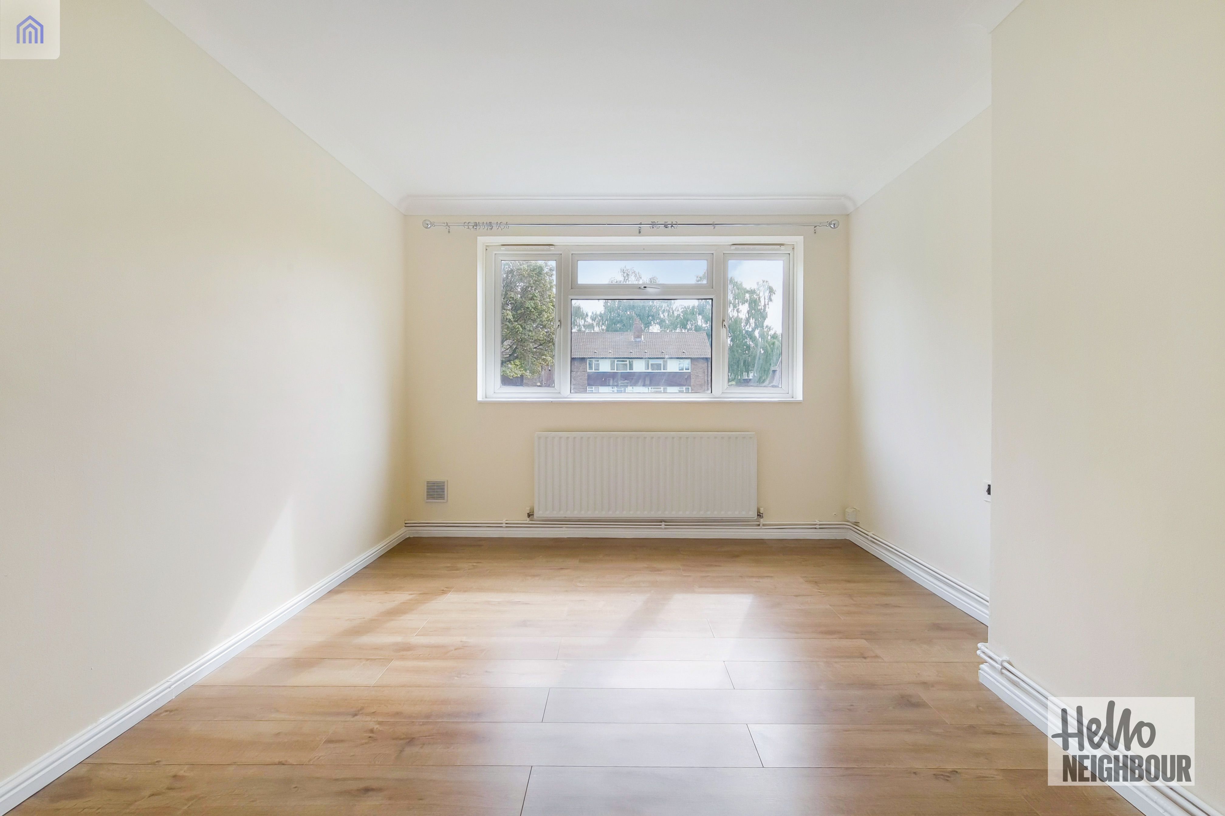 Flat Vicarage Fields in Elmbridge