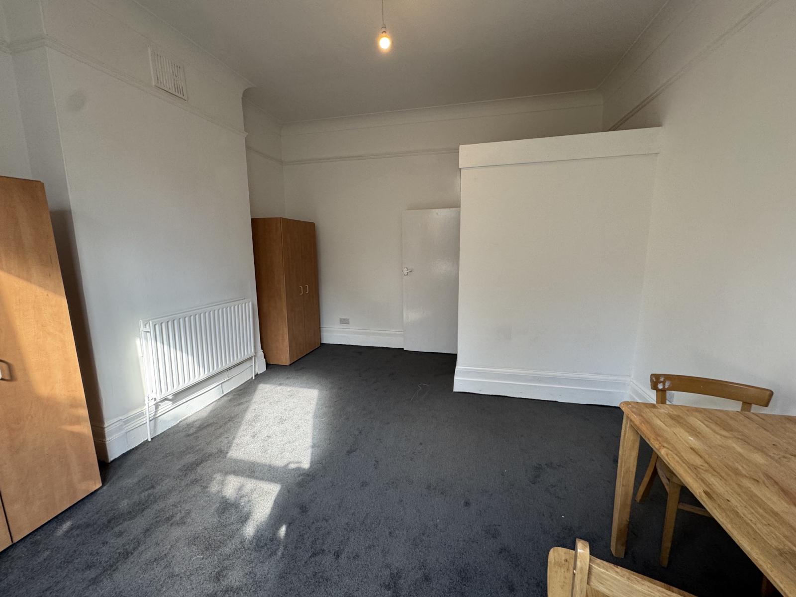 Flat Leigham Vale in Greater London