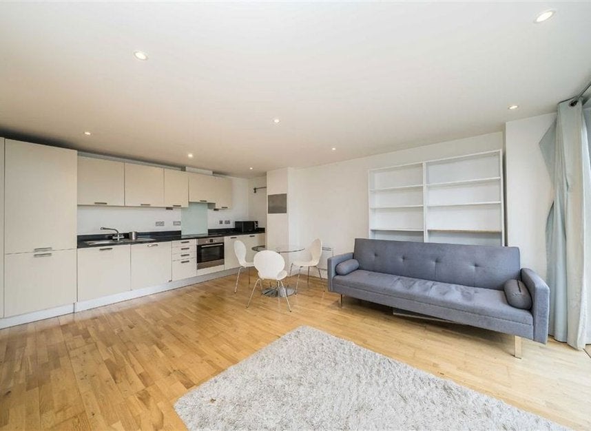Flat Lant Street in Greater London