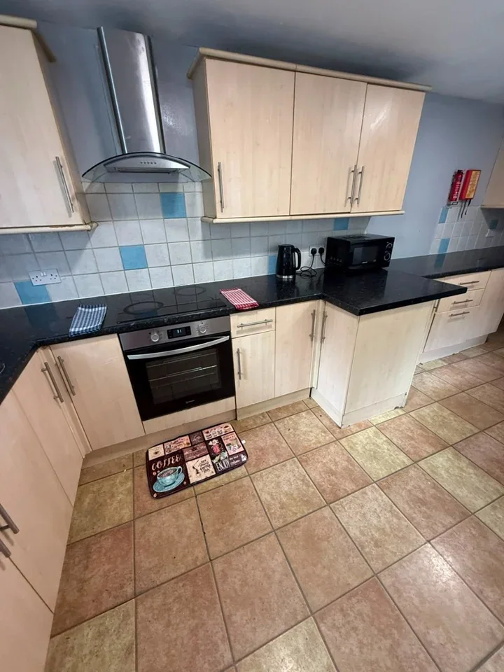 Room Upper Road in Greater London