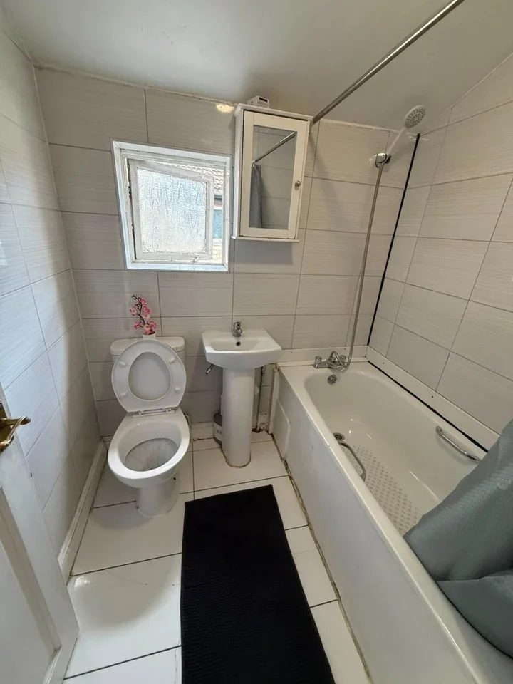 Room Upper Road in Greater London