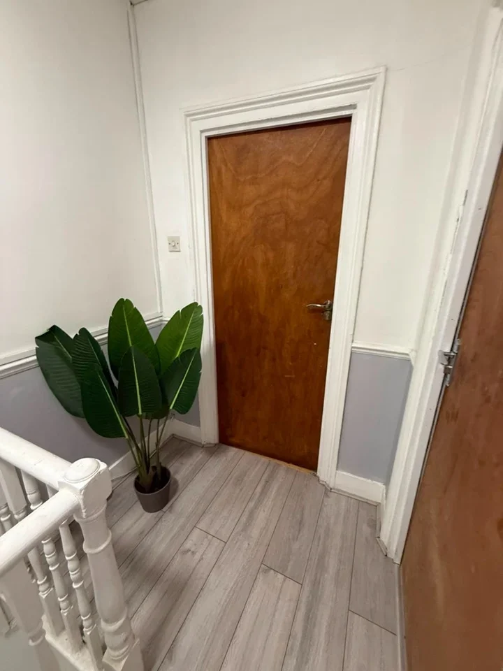 Room Upper Road in Greater London