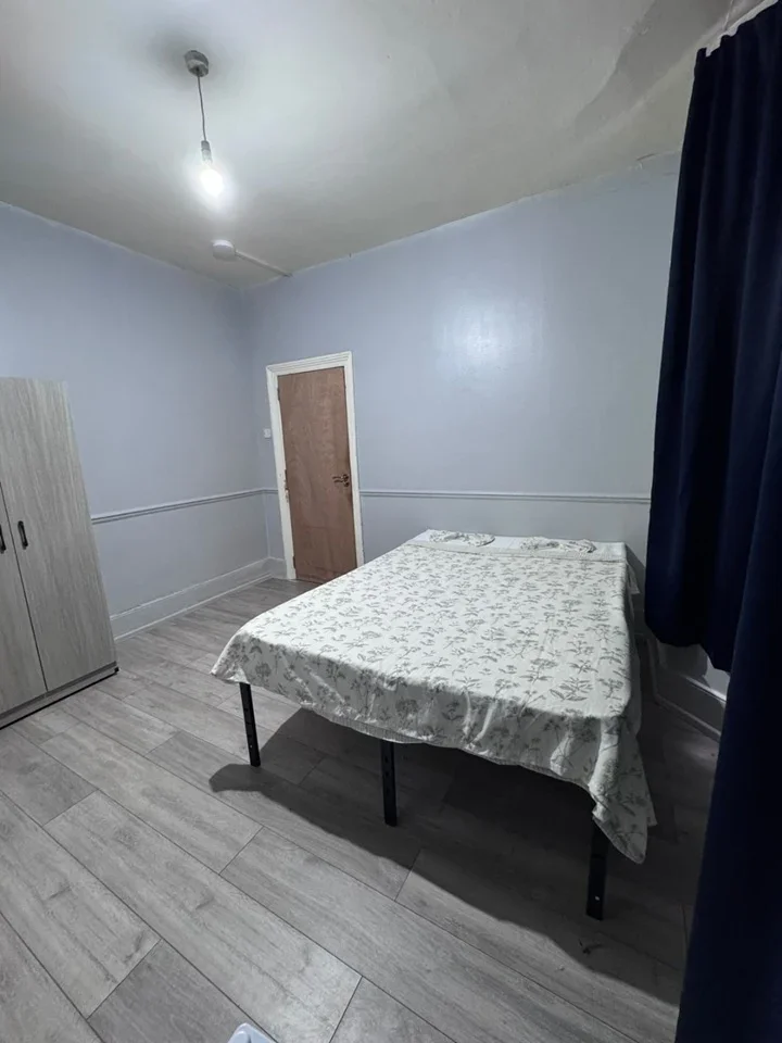 Room Upper Road in Greater London
