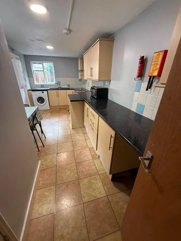 Room Upper Road in Greater London