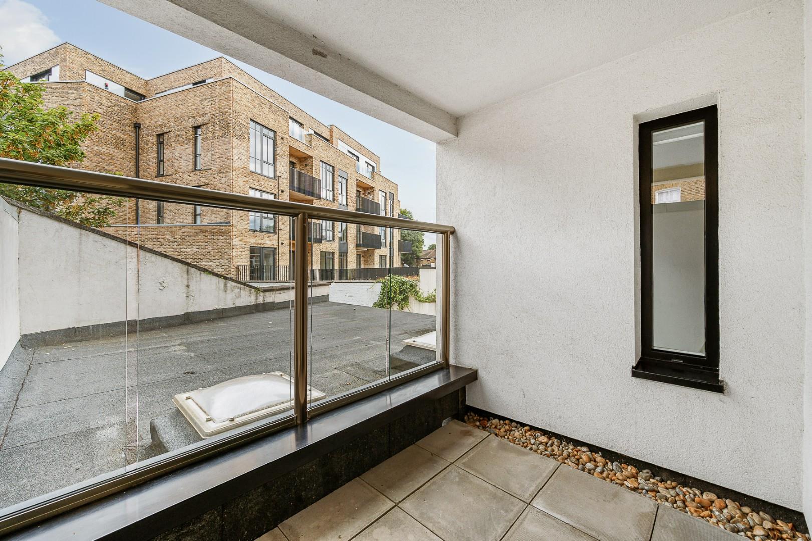 Flat Northcote Avenue in London
