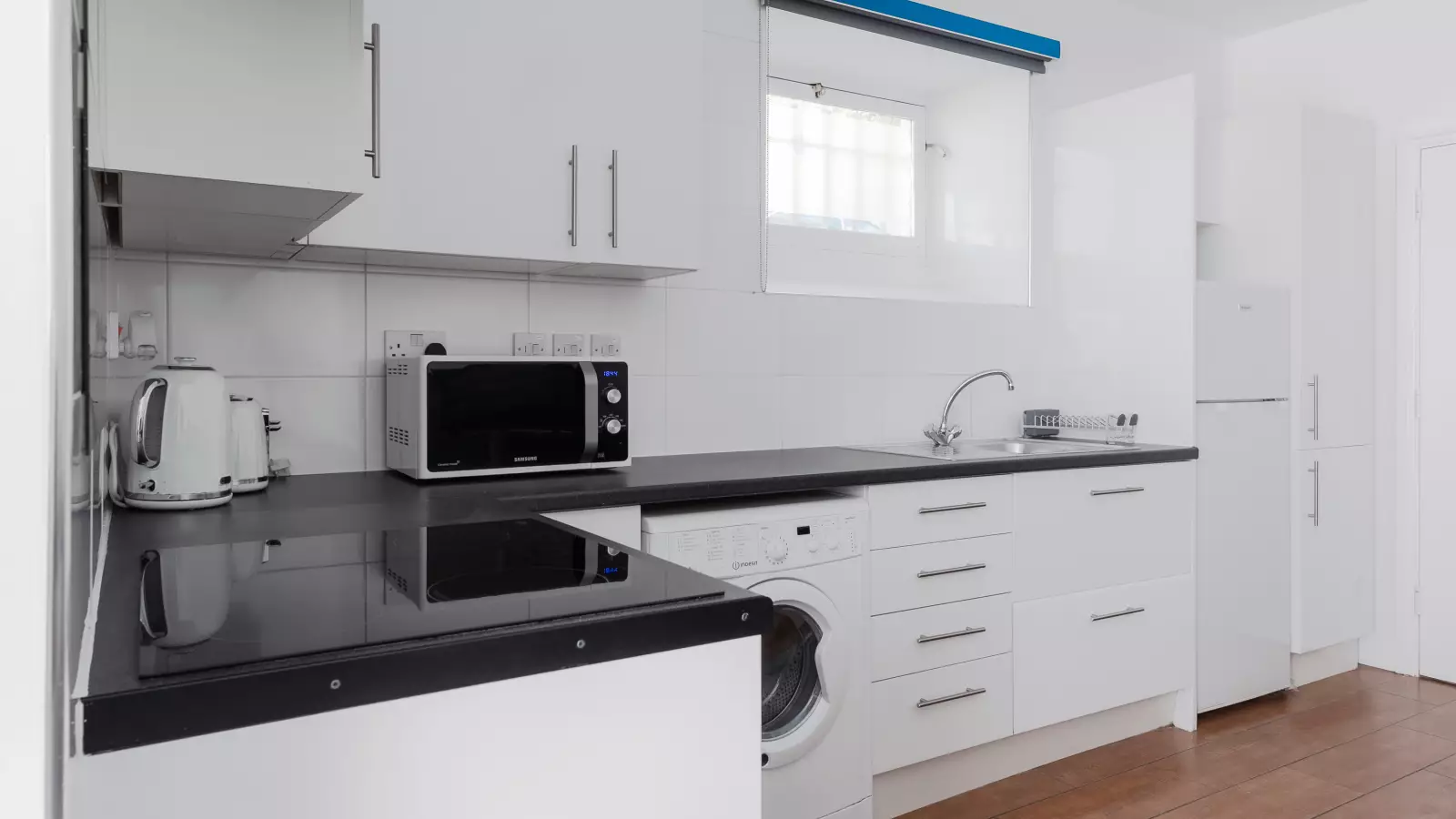 Flat Longridge Road in Greater London