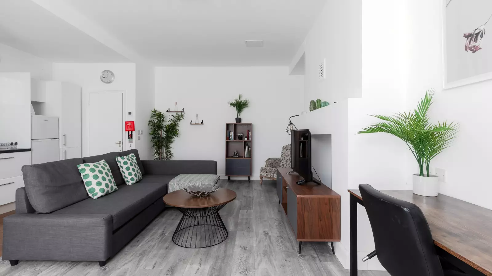 Flat Longridge Road in Greater London