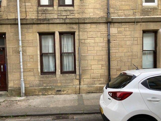 Flat Victoria Road in Falkirk