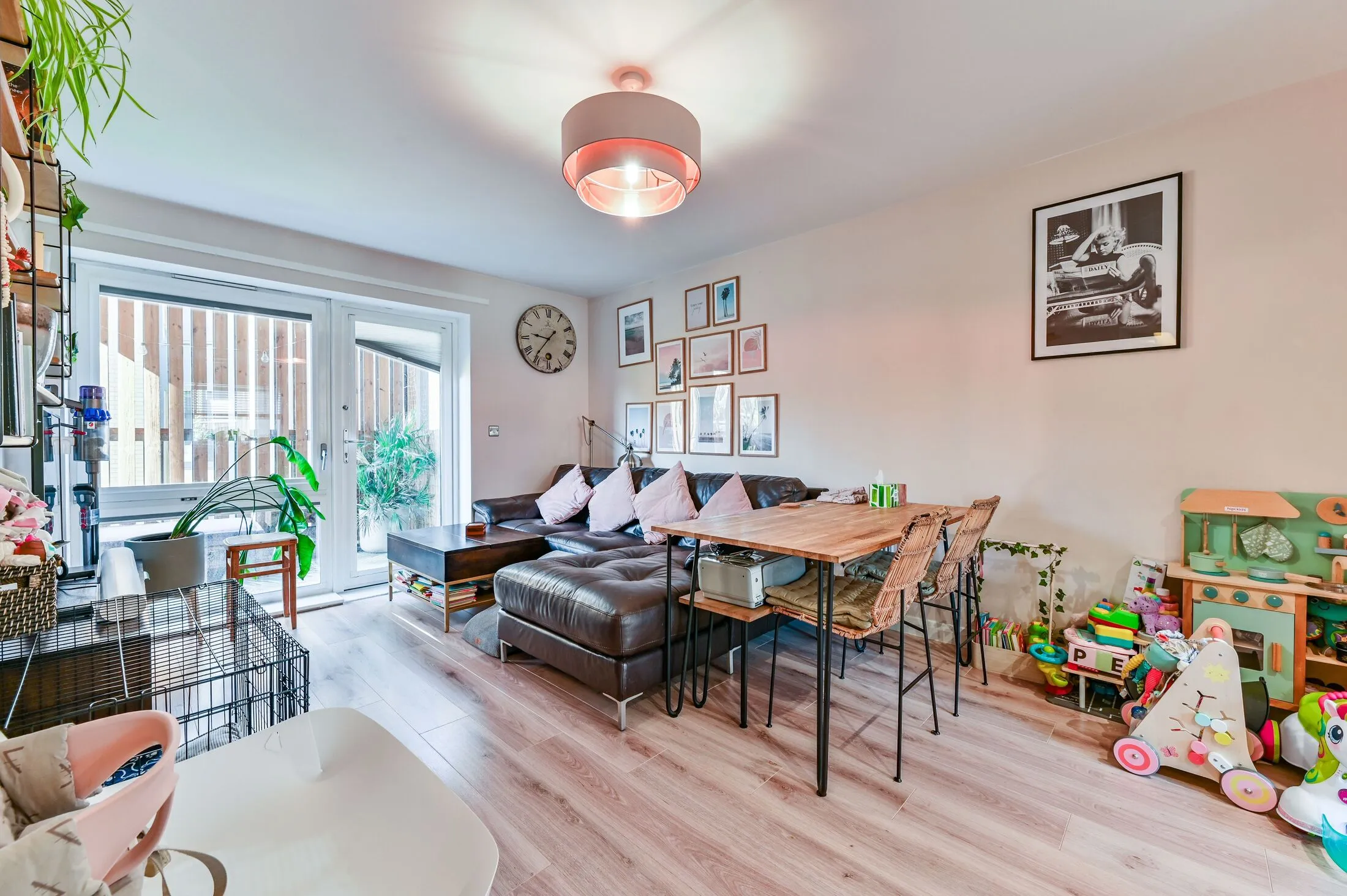 Flat Narford Road in Greater London