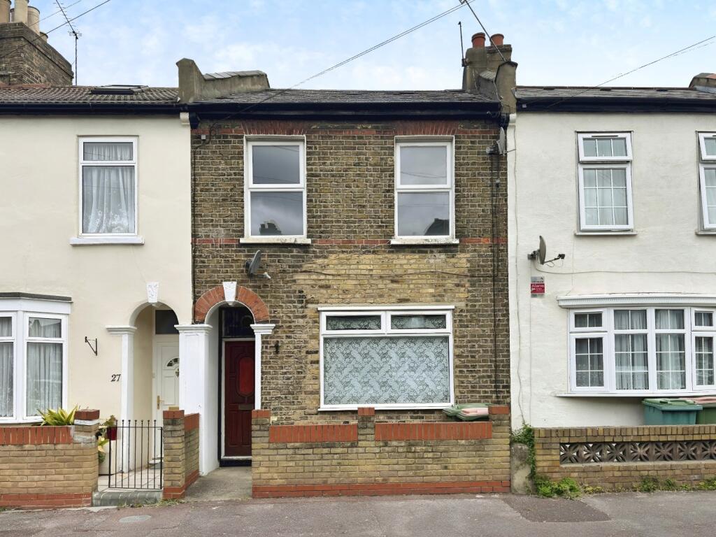 Flat Ingal Road in Greater London