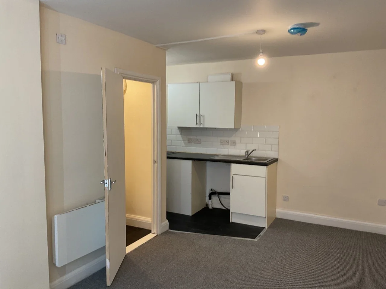 Flat Tudor Walk in Watford