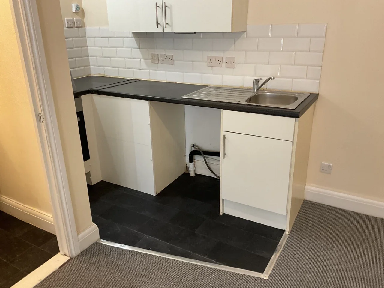 Flat Tudor Walk in Watford