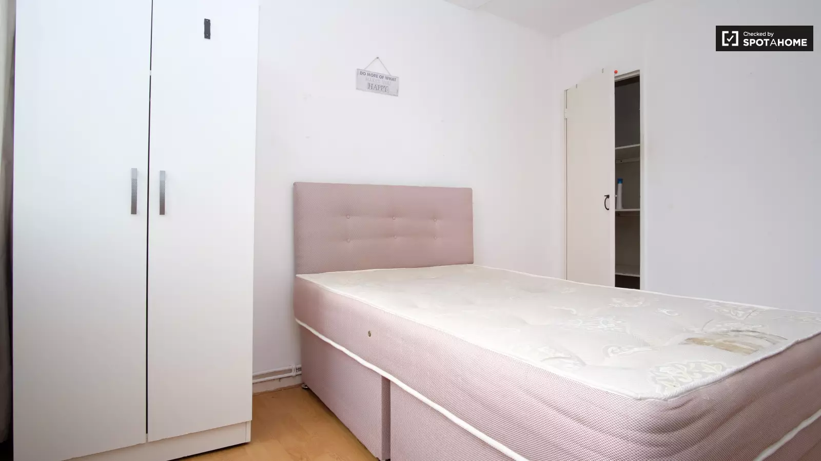 Flat Fontley Way in Greater London