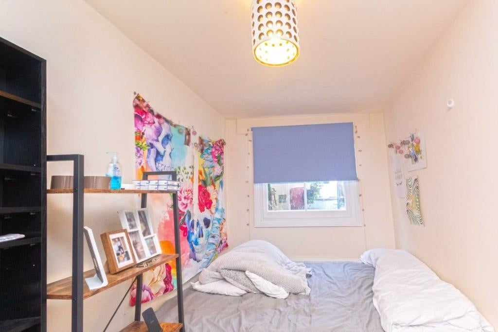 Flat Barclay Road in Greater London
