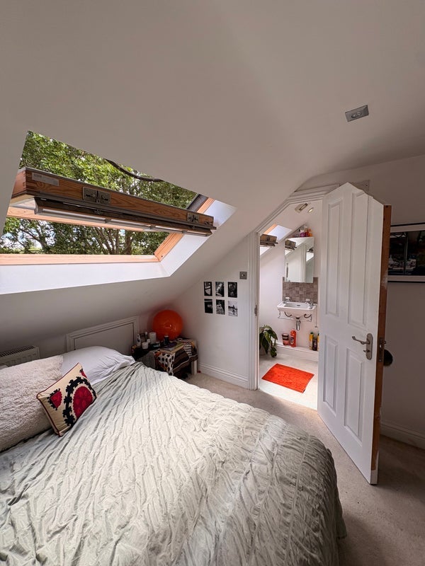 Room Crooke Road in Greater London