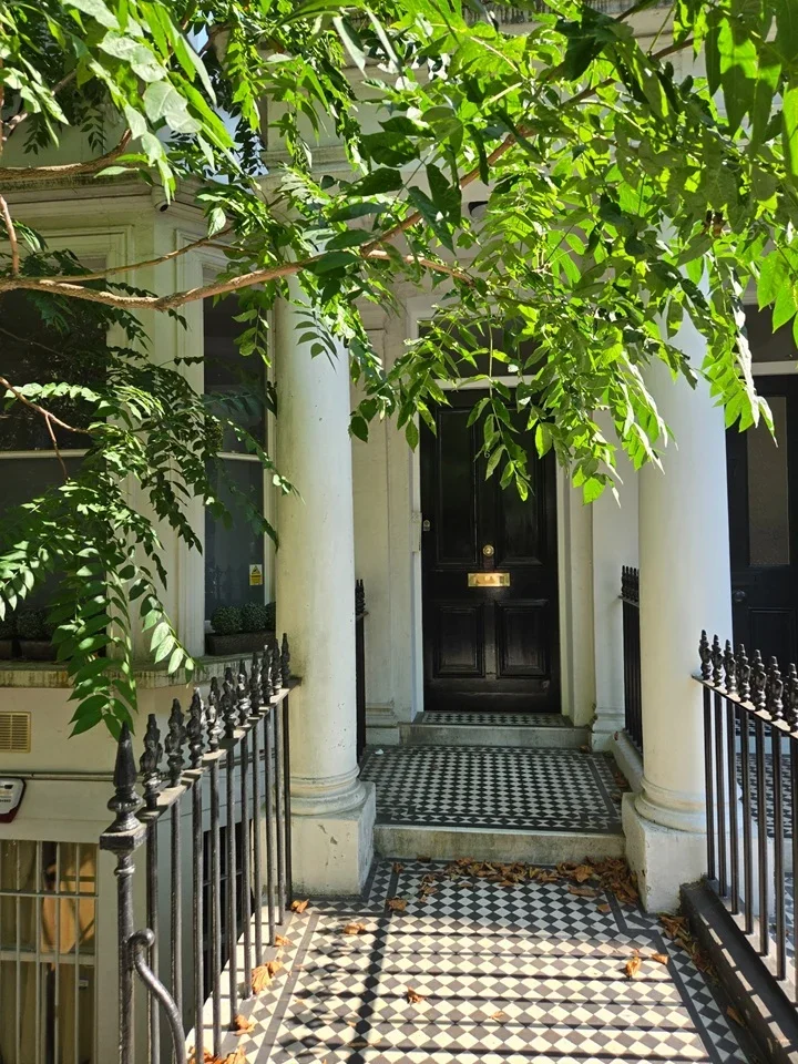 Flat Philbeach Gardens in Greater London