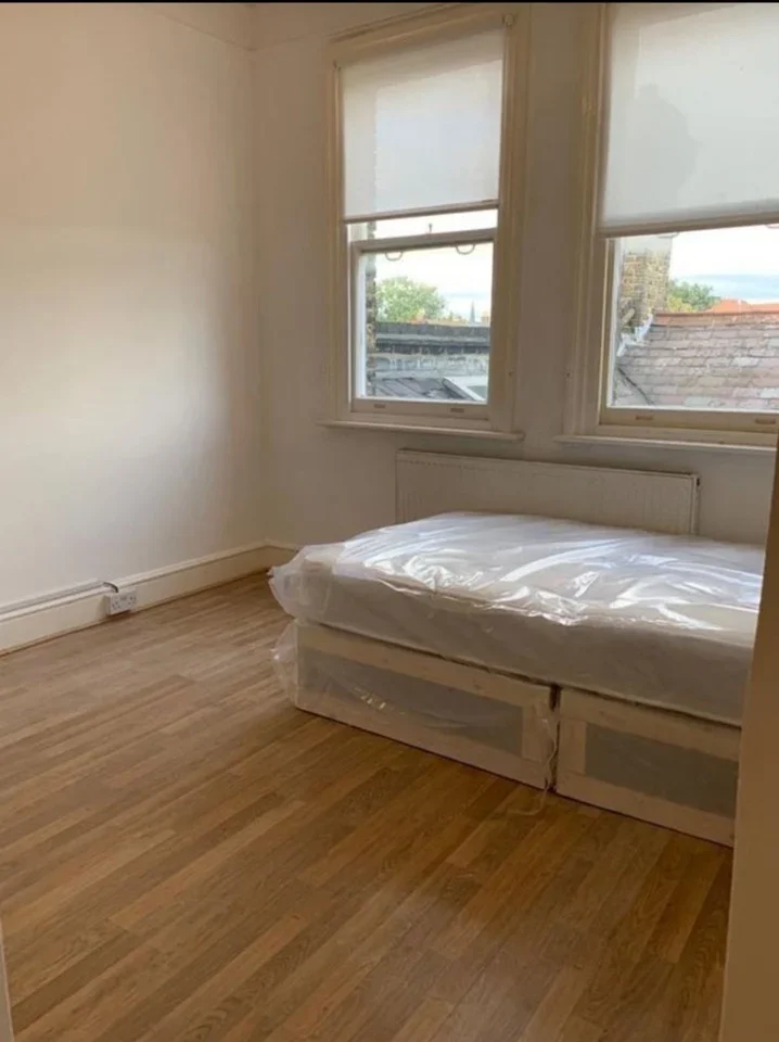 Flat London Road in Greater London