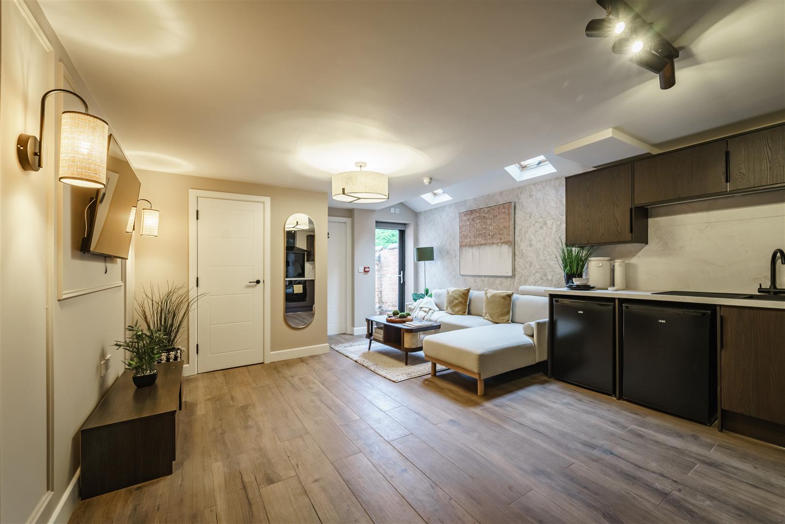 Room Broomfield Road in Coventry